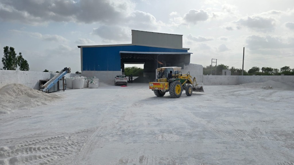 Mineral yard and processing plant overview